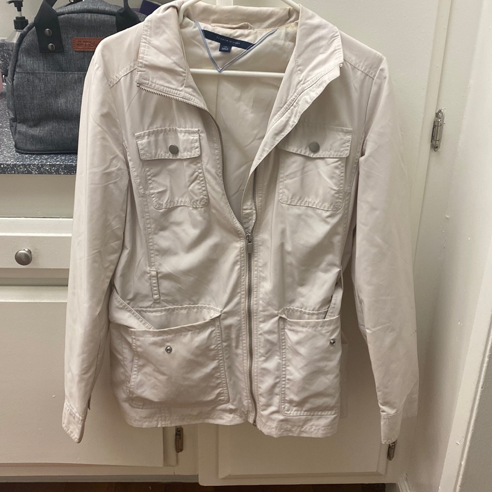 Cream/white coat